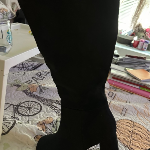 Black Suede Knee High Boots Block-high heels - Picture 6 of 6